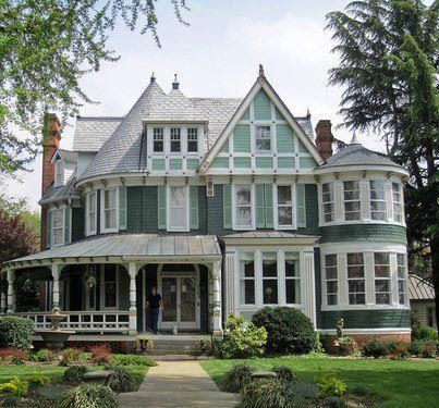 I love these old victorian style homes, i can not think of anything modern that can come close in comparison. The multiple color paint schemes and the tohches of craftsmanship everywhere you look show a dedication to quality and artistry that is sadly lacking in the track ranch homes of our generation. The large wrap around porches are perhaps my favorite feature, they provide a true. Queen Anne House, Victorian House Plans, Victorian Style Homes, Victorian Mansions, Victorian Architecture, Green House, Style At Home, Pretty House, Beautiful Buildings