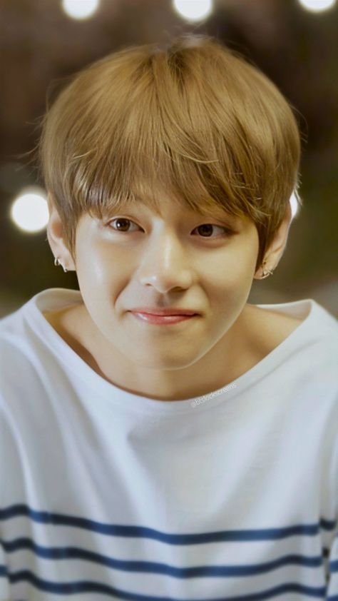 barely alive⁷ on Twitter: "BTS V/ Kim Taehyung/ Tae soft boyfriend material lockscreens/ wallpapers.… " Taehyung Smile, V Smile, V Bta, V Bts Wallpaper, V Cute, Taehyung Photoshoot, Taehyung Funny, Kim Taehyung Funny, Kim Taehyung Wallpaper