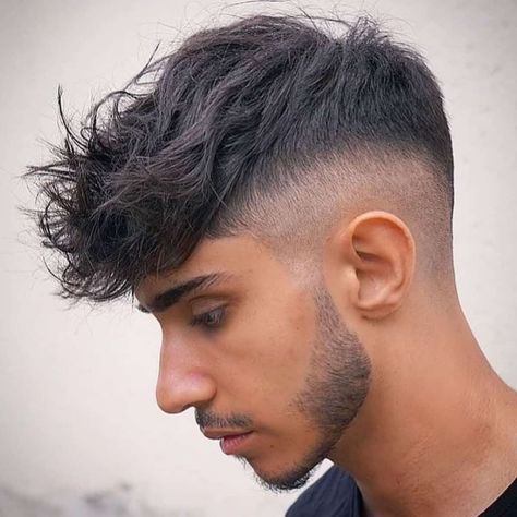 Skin Fade Hairstyle, Hairstyles For Teenage Guys, Fade Haircut Styles, Low Fade Haircut, Men Haircut Curly Hair, Quiff Hairstyles, Mens Hairstyles Thick Hair, Wavy Hair Men