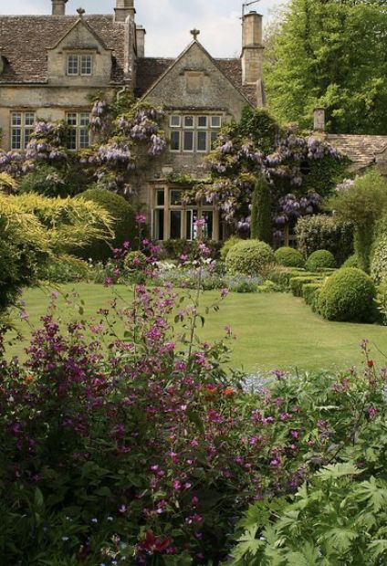 Romantic Cottage Exterior, Shifting Places, Chateaux Interiors, English Garden Design, Drømme Liv, Homes Exterior, Future Dreams, Casa Vintage, English Manor