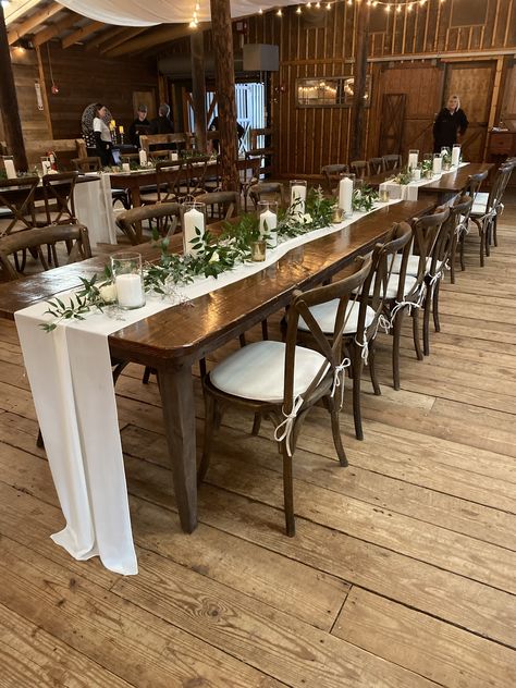 6ft Wedding Table Decor, Minimalist Centerpiece Wedding Long Table, Wedding Reception Wood Tables, Farmhouse Head Table, Wedding Centerpiece For Long Table, Simple Centerpieces For Long Tables, Reception With Rectangle Tables, Farm Table Wedding Decor Simple, Low Reception Centerpieces