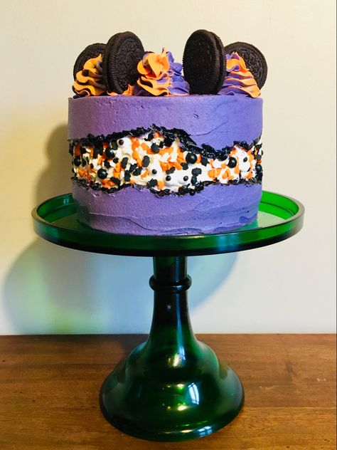 Halloween Purple/Orange Fault Line Cake with Oreos Purple And Orange Cake Ideas, Halloween Fault Line Cake, Cake With Oreos, Pumpkin Shaped Cake, Orange Birthday Cake, Halloween Torte, Fault Line Cake, Halloween Birthday Cakes, Orange Birthday