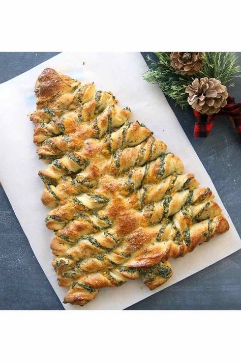 Skinnytaste Appetizers, Ordurves Appetizers, Skewered Appetizers, Scoops Appetizers, Spinach Dip Bread, Fodmap Appetizers, Appetizer Halloween, Christmas Tree Spinach Dip Breadsticks, Spinach Dip Breadsticks