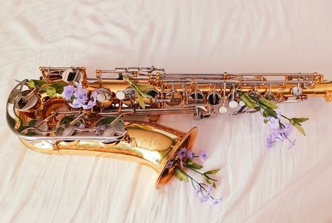 Don't worry I won't play Careless Whispers Aesthetic Saxophone Pictures, Baritone Saxophone Aesthetic, Aesthetic Saxophone, Sax Aesthetic, Trumpet Aesthetic, Ken Core, Saxophone Aesthetic, Pretty Instruments, Winx Fashion