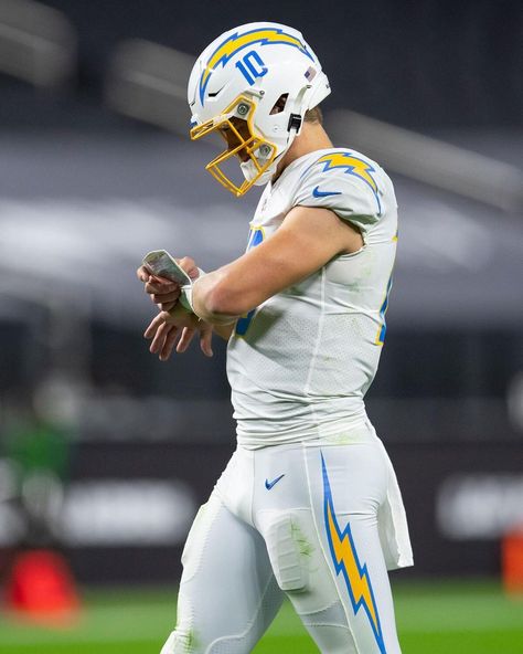 Football Tattoo, La Chargers, Nfl Highlights, Best Uniforms, Justin Herbert, Chargers Football, Los Angeles Chargers, Football Wallpaper, Men In Uniform