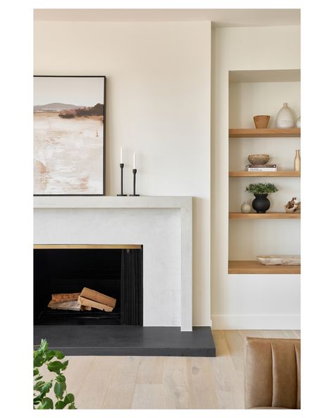 Modern Fireplace Mantle, Black Mantle Fireplace, Scandinavian Fireplace, Floating Floors, Black Mantle, Minimalist Fireplace, Stucco Fireplace, Fireplace Tv Wall Decor, Mantle Fireplace