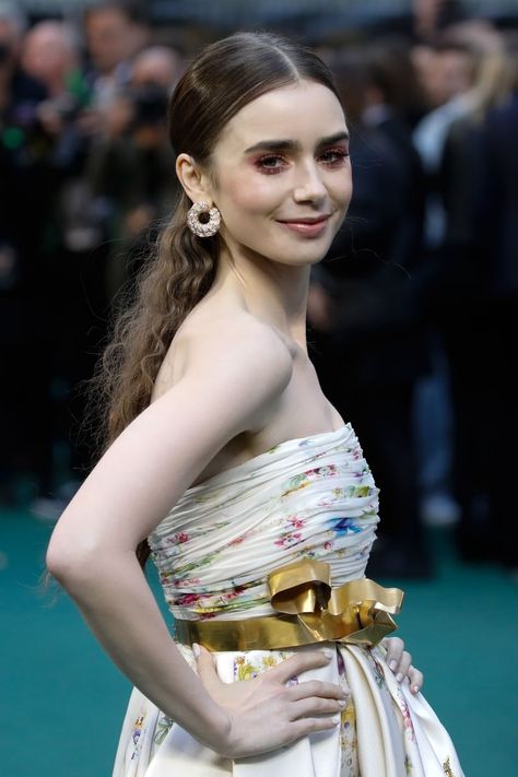 Lily Collins Emily In Paris Fashion, Lily Collins Style, Hollywood Dress, Guest Hair, Women Faces, Wedding Guest Hairstyles, Lily Collins, Female Model, White Outfits