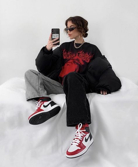 Buty Jordan, Jordan 1 Outfit, Urban Outfitters Clothes, Tomboy Outfits, Tomboy Style Outfits, Fesyen Hijab, Ținută Casual, Streetwear Fashion Women, Swaggy Outfits