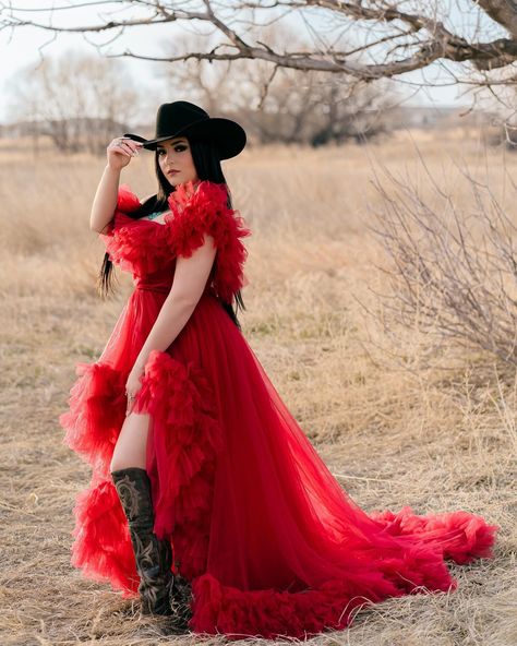 Cowboy Shoot, Weird Colors, Right Wedding Dress, Ideas For Senior Pictures, Cowgirl Photoshoot, Horse Photography Poses, Western Photoshoot, Cowgirl Dresses, Northern Colorado