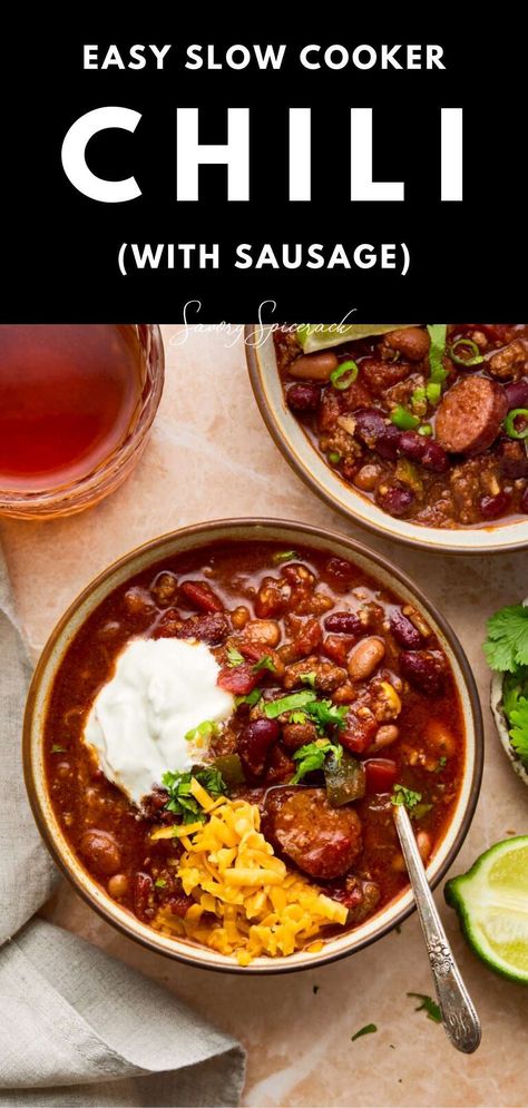 Chili With Sausage, Chilli Recipe Crockpot, Italian Sausage Chili, Sausage Chili Recipe, Easy Slow Cooker Chili, Slow Cooker Chilli, Sausage Slow Cooker, Ground Sausage Recipes, Slow Cooker Chili Easy