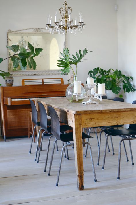 Dining Room With Piano, Piano Dining Room, Piano In Dining Room, Dining Room With Sofa, Piano Nook, Vintage Eclectic Home, Mirror Dining Room, Study Writing, Industrial Kitchen Design