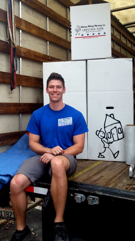 How I Started A $1M/Year Moving Company At 19 Years Old - Starter Moving Company Marketing, Moving Photoshoot, Company Photoshoot, Small Landscaping, Moving Business, Clever Organization, Logistics Company, Landscaping Business, 19 Years Old