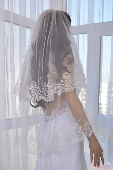 Discover the ultimate touch of elegance for your special day with our Wedding Veil. Crafted with exquisite materials and delicate designs, this veil will add a romantic and sophisticated touch to your bridal look. Elevate your wedding ensemble with our timeless veil, making your walk down the aisle even more magical. In the photo, the veil is a Fingertip 40"-2 layer Top layer - 27 " Low Layer - 40 " Width - 55 " The top layer of the bunk veil can also be used as a blush. The veil comes with an a Wedding Veil Embroidery, Embroidery Veil, Veil Embroidery, Elbow Veil, Wedding Veils Short, Layered Veil, Fingertip Veil, Wedding Veil Accessories, Pretty Wedding Dresses