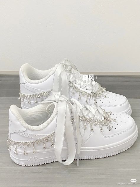 Bedazzled Shoes Diy, Wedding Sneakers, Dr Shoes, Pretty Shoes Sneakers, Cute Shoes Heels, Nike Style, Shoes Hack, Prom Heels, Cute Nike Shoes