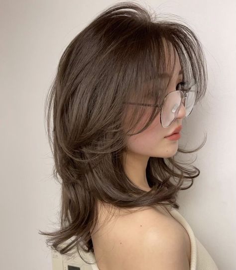 Layered Haircuts For Medium Hair, Medium Long Hair, Haircuts For Medium Hair, Haircuts Straight Hair, Short Hair Haircuts, Shoulder Length Hair, Medium Length Hair Cuts, Layered Haircuts, Layered Hair