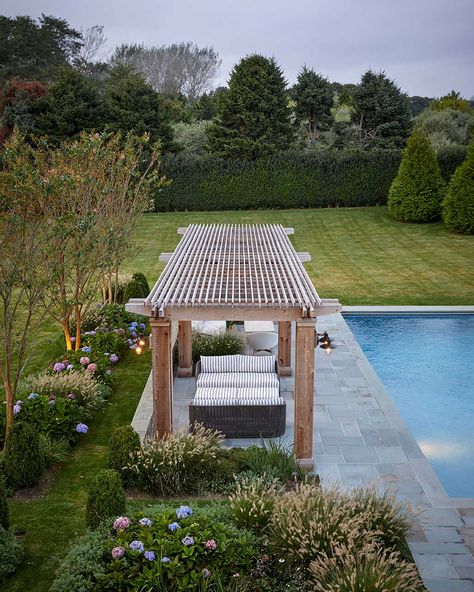 Living Roof Pergola, Swimming Pool With Pergola, French Country Pool Outdoor Living, Pergola Next To Pool, Pool Side Pergola Ideas, Lake House Backyard Landscaping, Pool With Pergola Ideas, Pergola Near Pool, Pergola By Pool