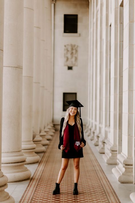 Senior Pictures City, Cap And Gown Senior Pictures, Sitting On Stairs, Outdoor Senior Pictures, Senior Photography Inspiration, College Graduation Photos, Grad Hat, Senior Photography Poses, Grad Pic