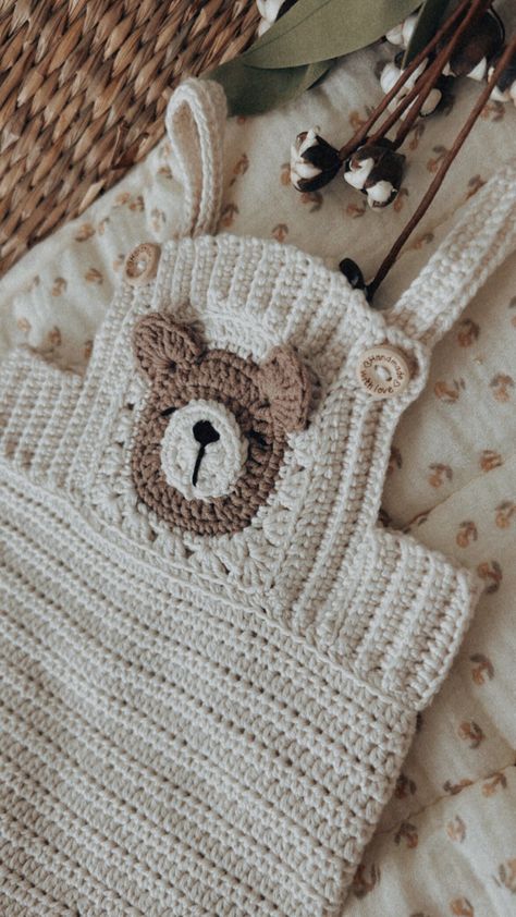 Gender Neutral Crochet Baby Gifts, Baby Boy Crochet Outfits, Newborn Crochet Outfits, Baby Crochet Ideas, Newborn Stuff, Crochet Baby Clothes Boy, Baby Bear Outfit, Baby 2024, Crochet Newborn Outfits