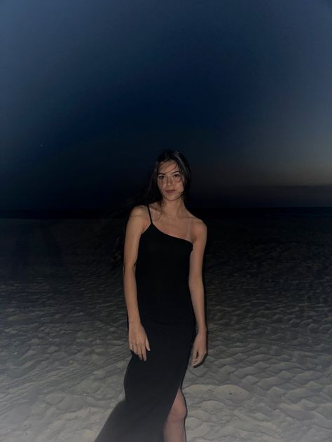 Night Photos With Flash, Beach Flash Photos, Beach Pics Dress, Flash Beach Photos, Beach Flash Photography, Nighttime Beach Photoshoot, Beach Night Photos, Night Beach Photoshoot, Photos With Flash