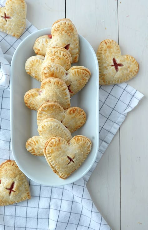 Heart Hand Pies, Valentine's Day Treats For Kids, Heart Shaped Food, Strawberry Heart, Valentine's Day Treats, Hand Pie Recipes, Treats For Kids, Hand Pie, Valentines Day Food