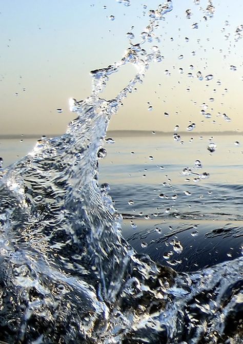 Water Drop Photography, Ocean Underwater, Waterfall Paintings, Water Pictures, Watercolor Art Paintings, Water Effect, Ocean Pictures, Whatsapp Wallpaper, Underwater Life