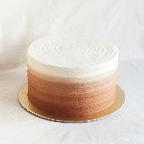 Brown ombré striped texture cake Cake Icing Techniques, Texture Cake, Ombré Cake, Deer Party, Brown Cake, Brown Theme, Icing Techniques, Wild One Birthday Party, Ombre Cake