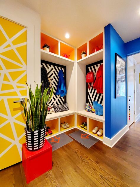 How To Use Paint Creatively In Your Home - The Interior Editor Different Ways To Paint, Colorful Walls, Unique Flooring, Hallway Ideas Colour, Colour Blocking, Diy Youtube, Entry Way, Mexican Style, Eclectic Decor