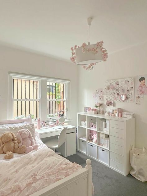 Pink Fairy Bedroom, Medium Room Ideas, Pink Room Decor, Room Redesign, Casa Vintage, Study Room Decor, Bilik Tidur, Redecorate Bedroom, Dream House Rooms