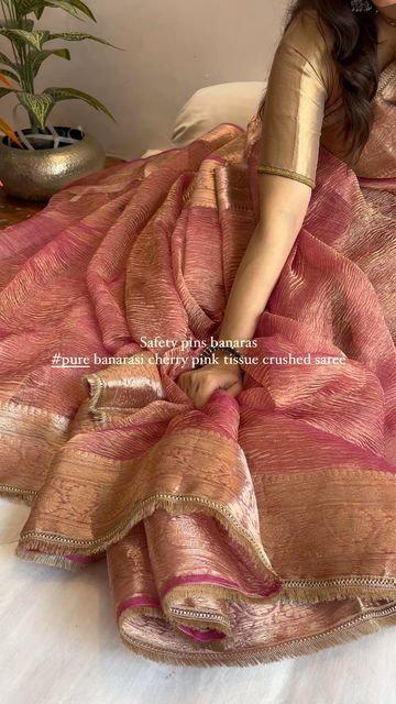 Crushed Saree Styling, Tissue Saree For Wedding, Banarasi Tissue Silk Saree, Bridal Sarees For Wedding, Silk Tissue Saree, Pink Banarasi Saree, Pink Silk Saree, Lehenga Saree Design, Tissue Silk Saree