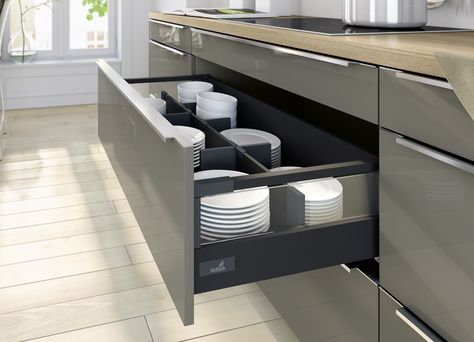 Uniboard and Hettich launch TFL color matching program | Woodworking Network Kitchen Drawer Organiser, Popular Kitchen Designs, High Gloss Kitchen, Interior Minimalista, Popular Kitchens, Kitchen Models, Fitted Furniture, Clever Storage, Kitchen Design Small