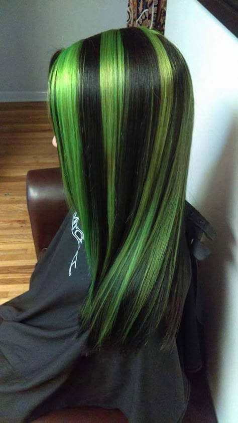 Skunk Hair, Hair Color Streaks, Dyed Hair Inspiration, Hair Streaks, Pretty Hair Color, Hair Stylies, Alternative Hair, Stil Inspiration, Hair Dye Colors