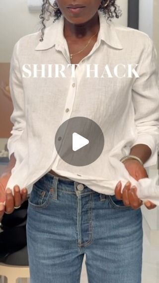 Maricélia| Timeless style inspiration on Instagram: "Shirt Hack. ✨ Share this idea with a friend and save it for later. ❤️ . . . . . . . . . . . . Shirt Hack, Outfit Inspiration, Fashion inspo, Casual Outfit, Outfit Idee, Capsule Wardrobe, Look Inspiration Minimal Outfit, Casual. #styletyp #styletipp #stilberatung #minimalstyle #blazer #discoverunder20k #capsulewardrobe #fashioninspiration #PersonalStylist #minimalstyle #minimalstreetstyle #stylingtricks #personalstylist #ootd #stylingtip #stylingideas #FashionTips #StyleTips #PersonalStyle #anyage" Blouse Hacks Tips And Tricks, How To Button A Shirt Hack, How To Tie A Shirt Knot Button Up, Blouse Hacks Ideas, How To Tie A Button Down Shirt, Shirt Knot Hack, How To Knot A Shirt, Hack Outfit, Minimal Outfit Casual