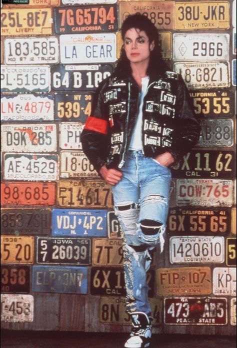 Michael Jackson distressed jeans leather jacket Michael Jackson Poster, Mj Bad, Michael Jackson Bad Era, Hee Man, Michael Jackson Wallpaper, Jackson Bad, Michael Jackson Art, Michael Jackson Smile, Joseph Jackson