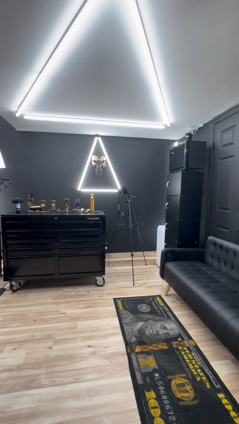 Welcome to the Elite Studio 🎥🙅🏻‍♂️🔥 | Instagram Tattoo Shop Interior, Tattoo Studio Interior, Classic Barber Shop, Barber Shop Interior, Tattoo Salon, Studio Tattoo, Barbershop Design, Goth Home, Goth Home Decor