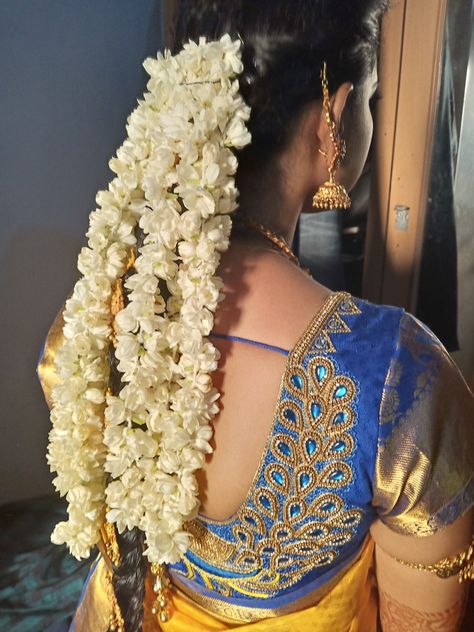 Jasmine Hairstyle, South Indian Hairstyle, Marriage Girl, Nayanthara Hairstyle, Mini Jeep, Long Indian Hair, Bridal Hair Buns, Actress Without Makeup