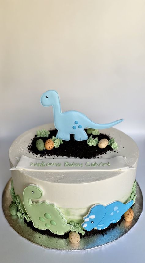 Hatching Soon Cake, Baby Shower Dinosaur Cake, Dino Baby Shower Cake, Dinosaur Baby Shower Cake, Baby Dinosaur Cake, Karina Baby, Dino Birthday Cake, Dino Cake, Baby Birthday Decorations