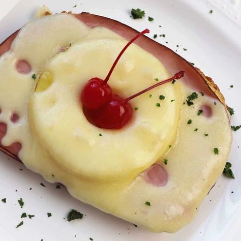 Toast Hawaii - Classic German Hawaii Toast Recipe - All Tastes German German Snacks, Ham And Pineapple, Toast Hawaii, Quick Dishes, Hawaii Food, Toast Toppings, Hawaiian Food, Soup And Sandwich, German Food