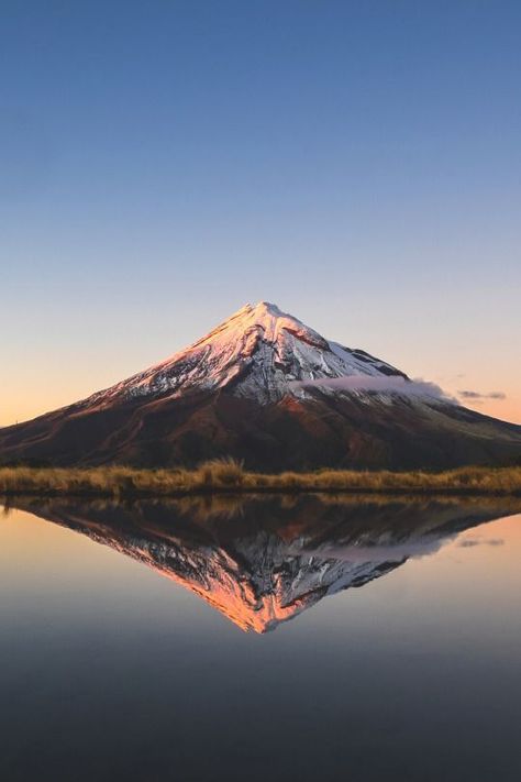 Reflection #montagne #mountains Mountain With Snow, 숲 사진, Longboards, Jolie Photo, Mountain Landscape, Nature Travel, Beautiful Photography, Amazing Nature, Nature Photos