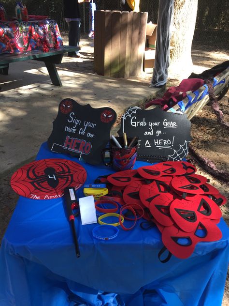 Marvel Goodie Bags, Spider Man Party Activities, Spiderman Party Ideas Games, Spin Birthday Party, Spiderman Picnic Party, Spiderman Birthday Party Outdoor, Spiderman Party Games For Kids, Spider Man Birthday Party Activities, Spider Man And His Amazing Friends Birthday Party Ideas