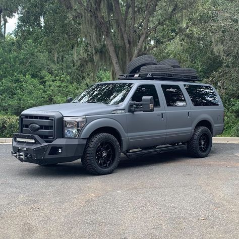 HighProfile4x4 on Instagram: “Ford Excursion with a 2.5” leveling kit, got some new 33-1250-20 Nitto Ridge 20x10 Hostile Wheels. #ford #fordexcursion…” Custom Ford Excursion, Ford Excursion Off Road, Lifted Excursion, Excursion Ford, Ford Excursion Overland, Blacked Out Ford Expedition, Ford Expedition Off Road, Lifted Ford Explorer, Black Ford Expedition