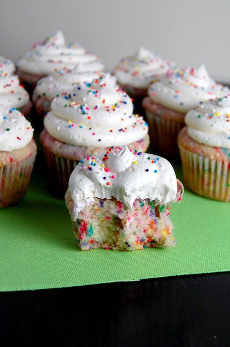 Gluten Free Funfetti Cupcakes Homemade Funfetti Cupcakes, Funfetti Cupcakes, Patisserie Sans Gluten, Dessert Sans Gluten, Gluten Free Cupcakes, Funfetti Cake, Gluten Free Cake, Gf Desserts, Gluten Free Sweets