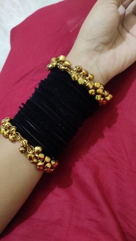 Chandi Ke Bangles Simple, Black Bangles Set, Velvet Bangles Set, Ghungroo Bangles, Velvet Bangles, Plain Bangles, Black Bangles, Bridal Jewelery, Indian Jewelry Earrings