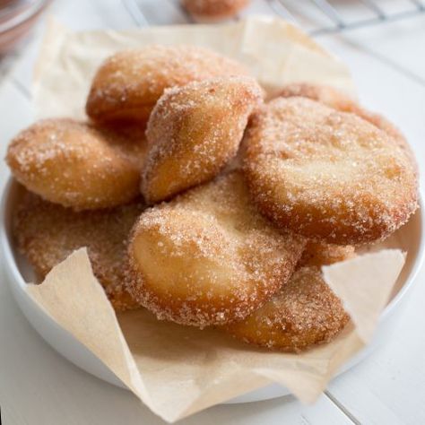 Cinnamon Sugar Naan Dippers with Salted Caramel Dipping Sauce Naan Mini Recipes, Naan For Breakfast, Mini Naan Bread Recipes, Naan Snack Ideas, Stone Fire Naan Dippers, Mini Naan Bread Ideas Appetizers, Naan Dessert Ideas, Naan Bread Dipping Sauce, Naan Dipping Sauces