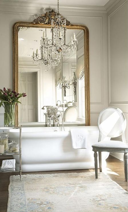 Floor Mirror Behind Tub Unusual Bathrooms, Fancy Bathroom, French Bathroom, Romantic Interior, Paris Interiors, French Country Bathroom, French Country Living, Bad Inspiration, Country Bathroom