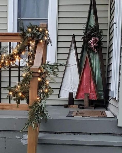 Christmas Diy Wood, Pallet Christmas, Wood Christmas Tree, Christmas Decorations Diy Outdoor, Christmas Wood Crafts, Wooden Christmas Trees, Holiday Crafts Christmas, Christmas Porch, Christmas Decorations Rustic