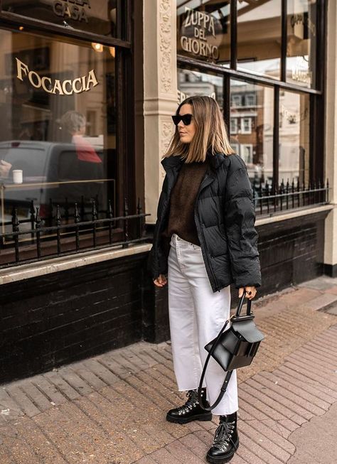 The 5 Coat Trends London Girls Are Living In This Month London Outfit Winter, London Winter Outfits, Leather Trend, London Look, Quoi Porter, Types Of Jeans, Coat Trends, London Outfit, Outfit Invierno