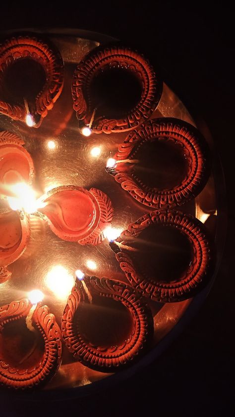 Deepak Pics Diwali, Diwali Plate Decoration, Diya Diwali Aesthetic, Diya Photos For Diwali, Diwali Snap Story, Aesthetic Diwali Photo Ideas, Diyas Images, Diwali Asthetic Picture, Diwali Backdrop Ideas