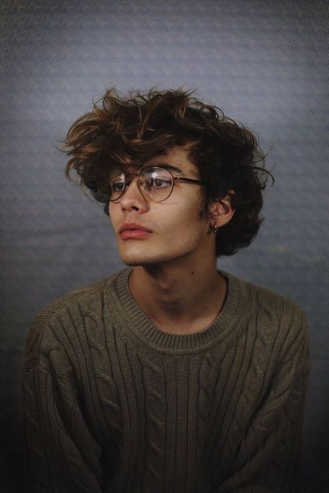 Aesthetic Glasses, Photographie Portrait Inspiration, Of Aesthetic, Fete Anime, Clark Kent, Ținută Casual, 인물 사진, Boy Hairstyles, Male Face