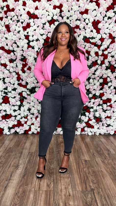 Plus Size Valentine's Day Outfits for Every Occassion - Trendy Curvy Vday Outfit Ideas, Outfit Inspirations Plus Size, Valentines Outfit Ideas, Vday Outfit, Cute Valentines Day Outfits, Plus Size Baddie Outfits, Beautiful Jumpsuits, Fall Family Photo Outfits, Valentines Day Dresses