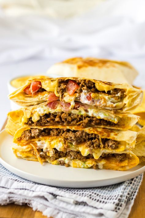 Crunchwrap Supreme Recipe, Taco Bell Crunchwrap Supreme, Taco Bell Crunchwrap, Homemade Crunchwrap, Copycat Taco Bell, Crunchwrap Supreme, Sweet Potato Pecan, Latin Recipes, Crunch Wrap